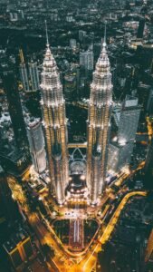 petronas twin tower is the best place for tourist, peronas twin tower in malaysia, best attraction in malaysia, best places to visit in malaysia